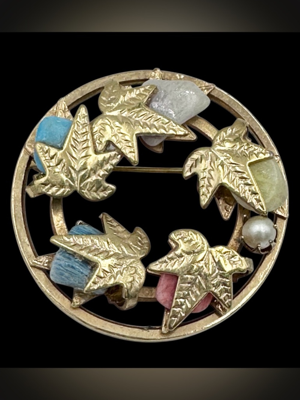 Sarah Coventry Vintage Stone Wreath Brooch